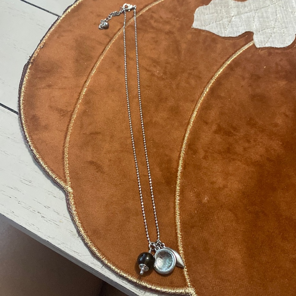 Beautiful necklace! With  unique pendants
